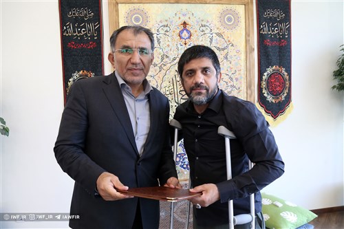 با حضور در فدراسیون کشتی